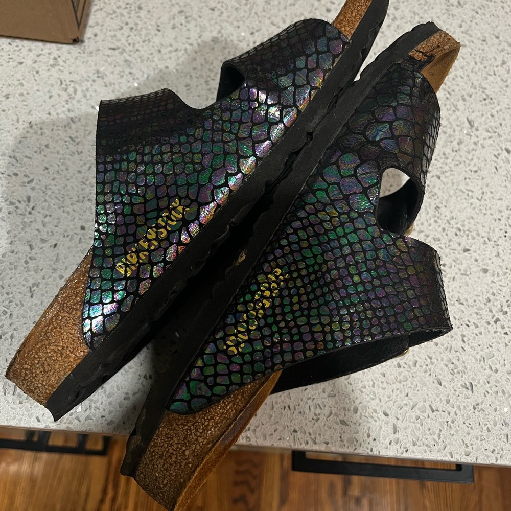 Snakeskin print Birkenstock!